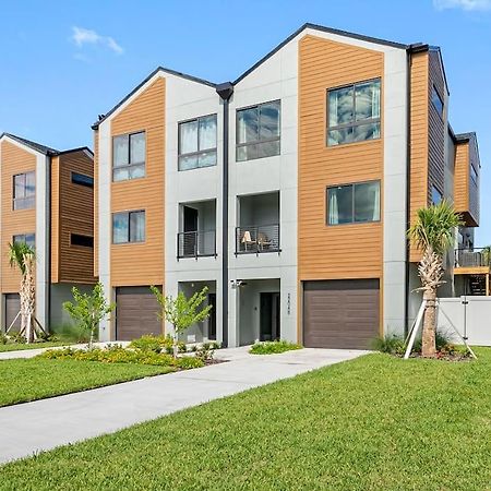 Blocks From The Beach With A Golf Cart And Pool! Клиъруотър Бийч Екстериор снимка