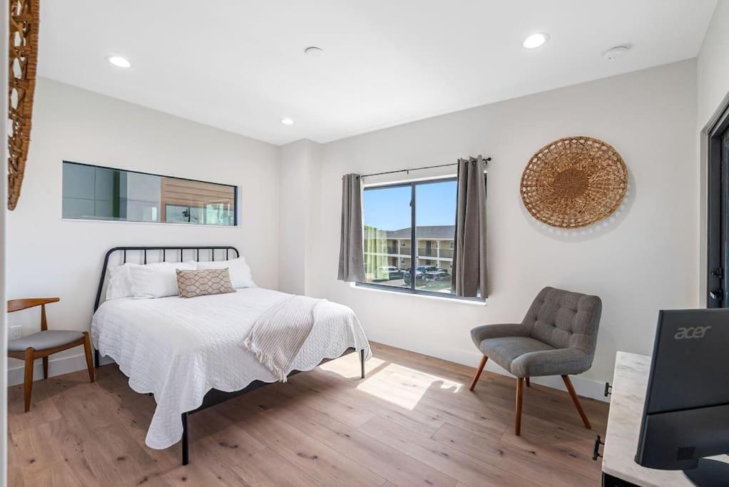 Blocks From The Beach With A Golf Cart And Pool! Клиъруотър Бийч Екстериор снимка