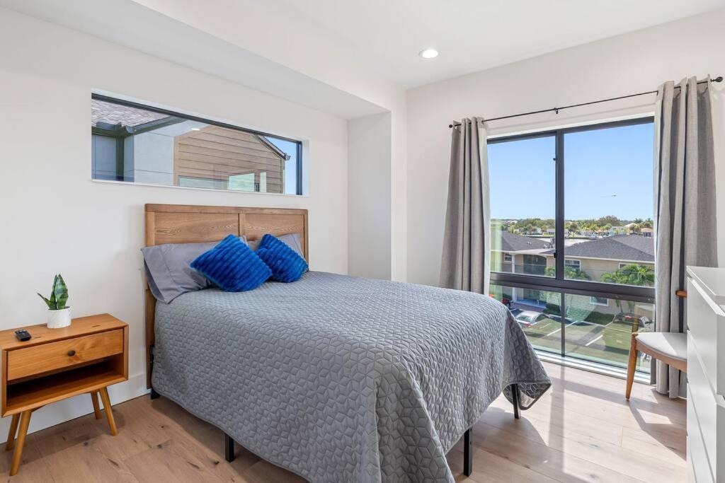 Blocks From The Beach With A Golf Cart And Pool! Клиъруотър Бийч Екстериор снимка