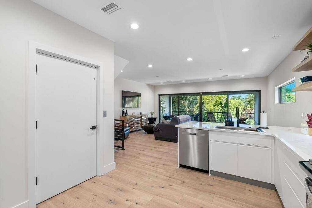 Blocks From The Beach With A Golf Cart And Pool! Клиъруотър Бийч Екстериор снимка