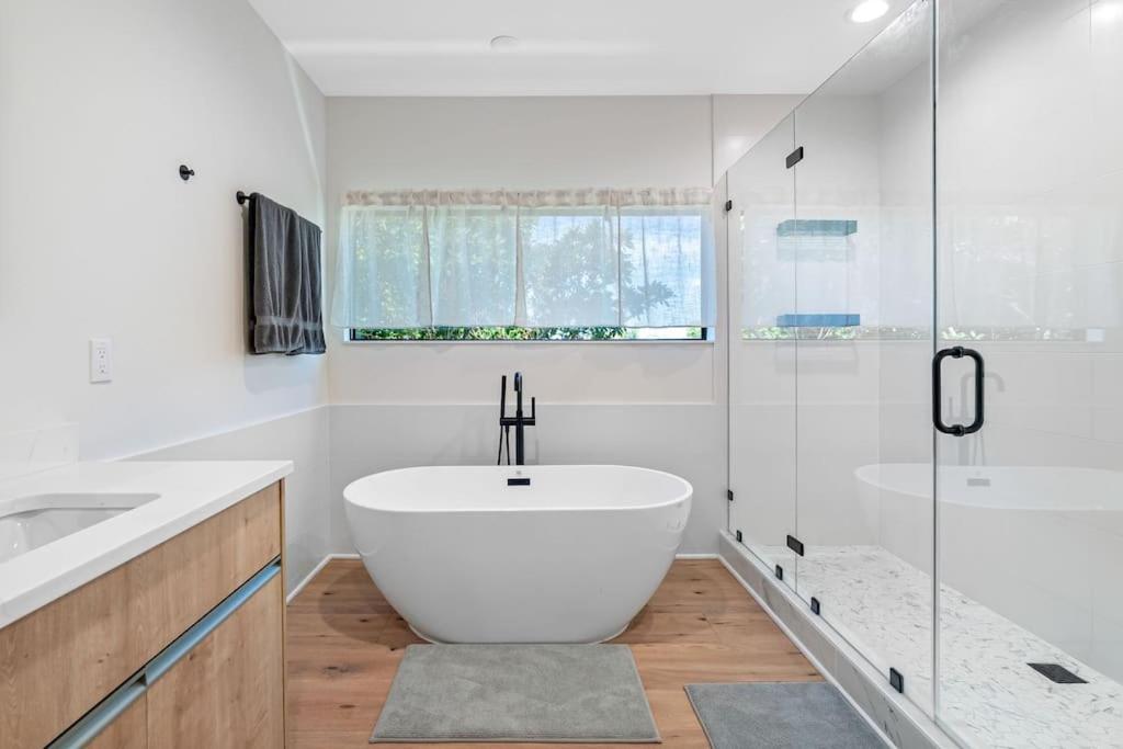 Blocks From The Beach With A Golf Cart And Pool! Клиъруотър Бийч Екстериор снимка