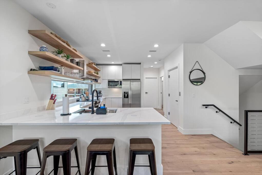 Blocks From The Beach With A Golf Cart And Pool! Клиъруотър Бийч Екстериор снимка